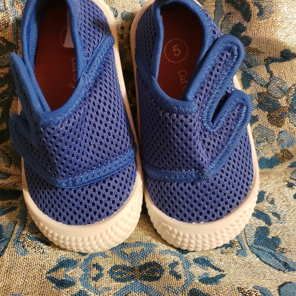 Swim/ Athletic Blue And White Theo Shoes  NWOT Cat & Jack Toddler Size 5